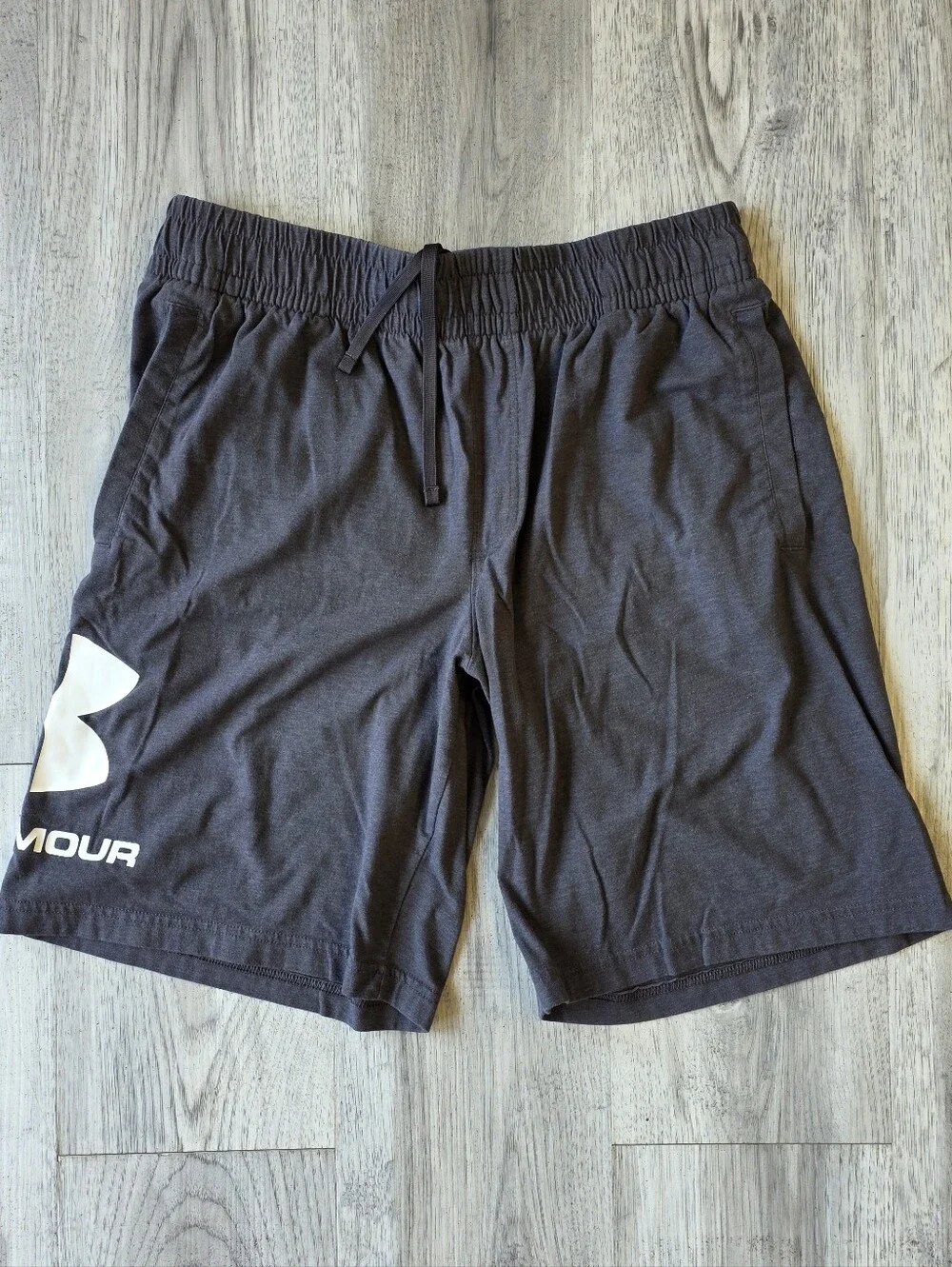 Under Armour Men’s Large Gray Logo Athletic Shorts